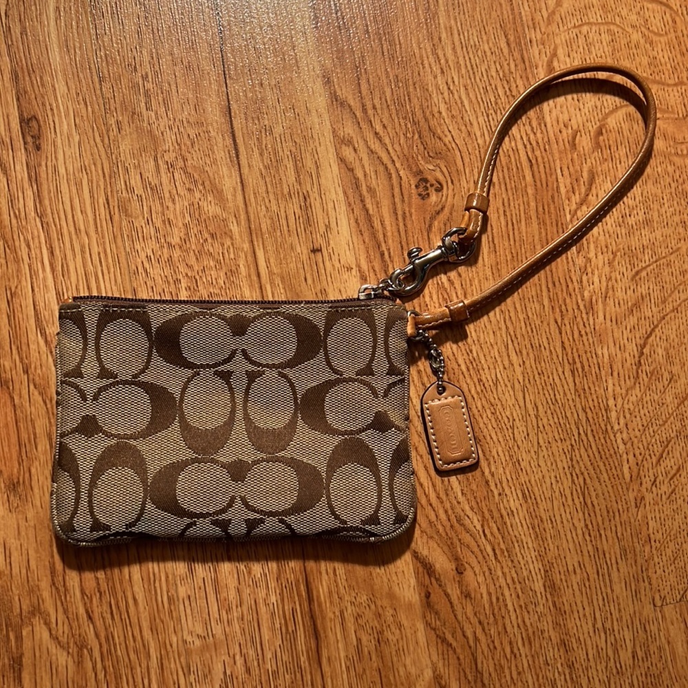 Vintage Coach Signature Canvas Wristlet - Picture 4 of 9